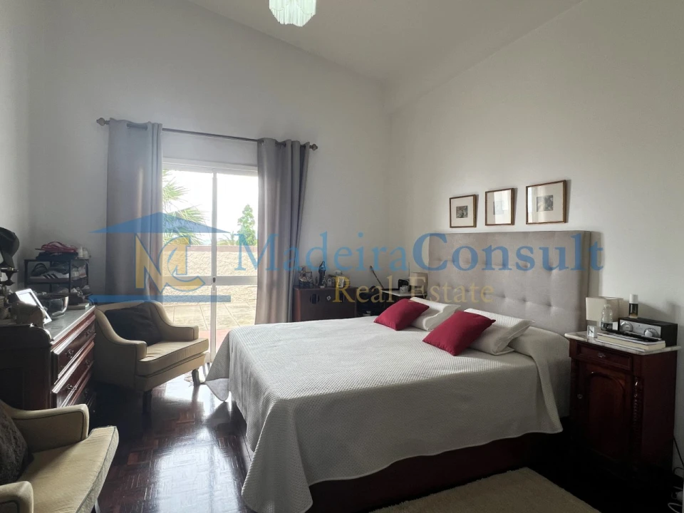 Moradia T4 para Venda em Caniço Foto 13