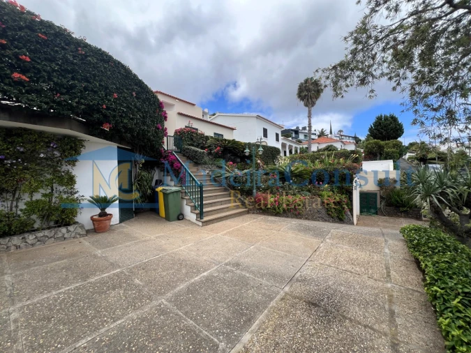 Moradia T4 para Venda em Caniço Foto 22