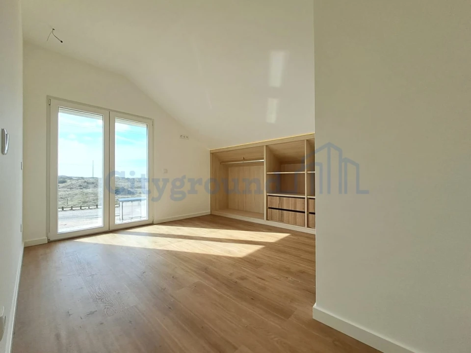 Moradia T2 para Venda em Atouguia da Baleia Foto 10