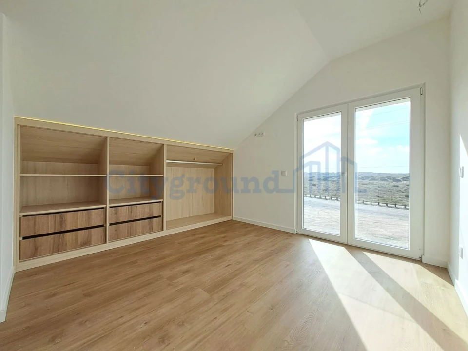 Moradia T2 para Venda em Atouguia da Baleia Foto 13