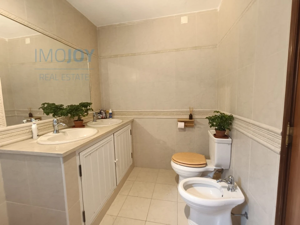 Moradia T4 para Venda em Abrigada e Cabanas de Torres Foto 9