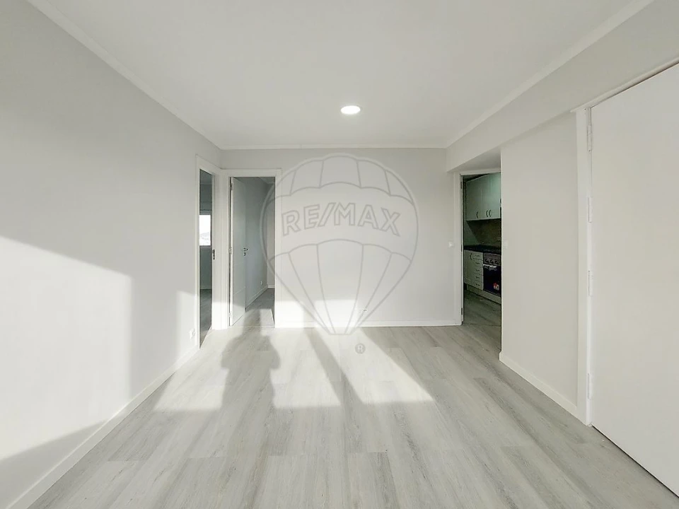 Apartamento T2 para Venda em Pontinha e Famões Foto 10