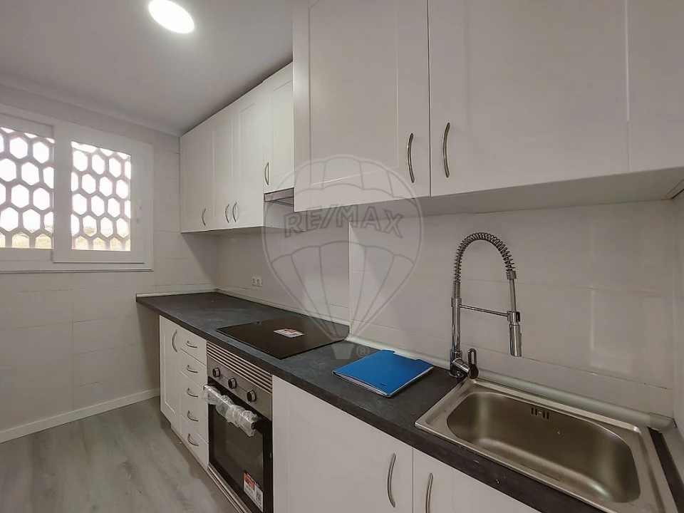 Apartamento T2 para Venda em Pontinha e Famões Foto 7