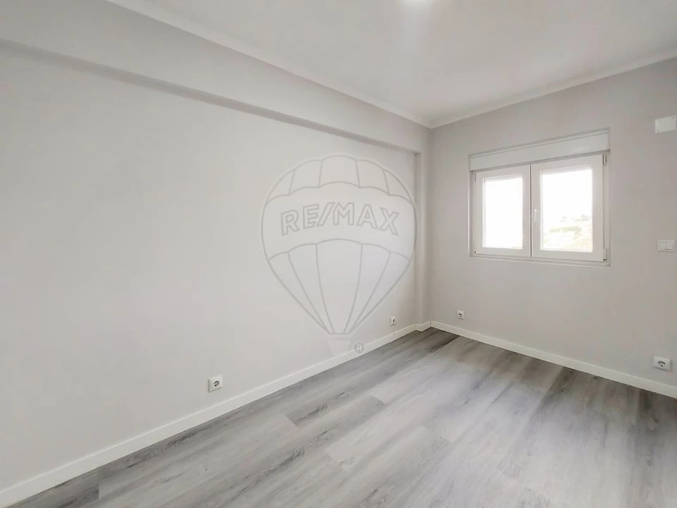 Apartamento T2 para Venda em Pontinha e Famões Foto 17