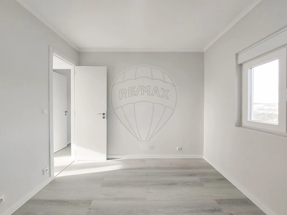 Apartamento T2 para Venda em Pontinha e Famões Foto 11