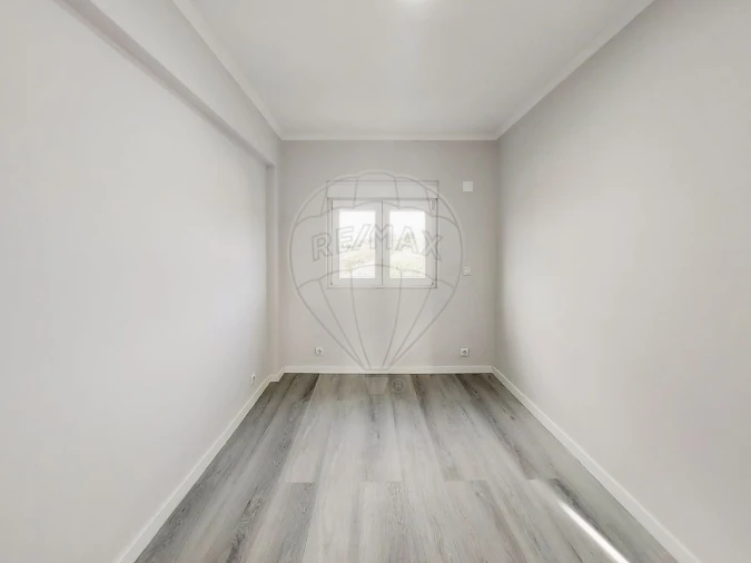 Apartamento T2 para Venda em Pontinha e Famões Foto 16