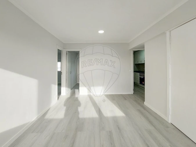 Apartamento T2 para Venda em Pontinha e Famões Foto 10