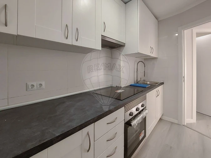 Apartamento T2 para Venda em Pontinha e Famões Foto 2