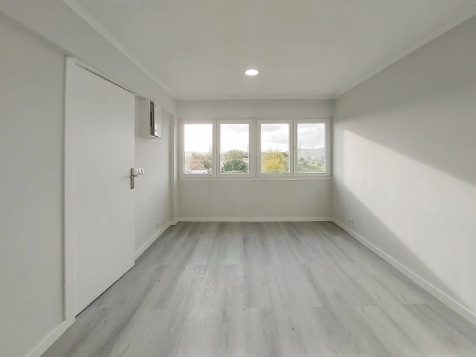 Apartamento T2 para Venda em Pontinha e Famões Foto 1