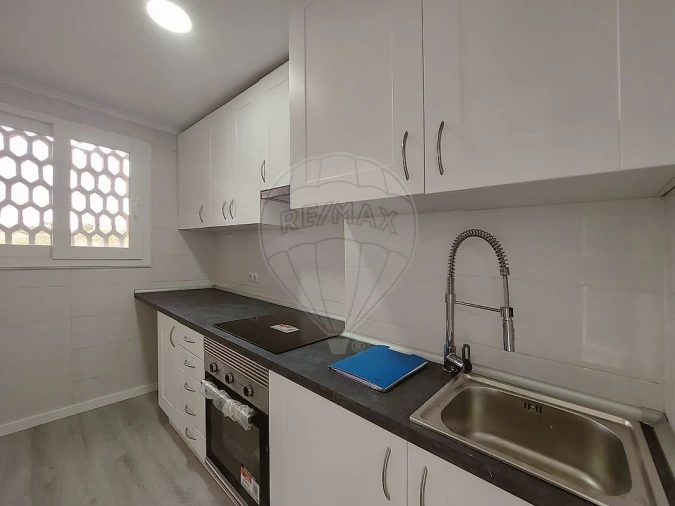 Apartamento T2 para Venda em Pontinha e Famões Foto 7