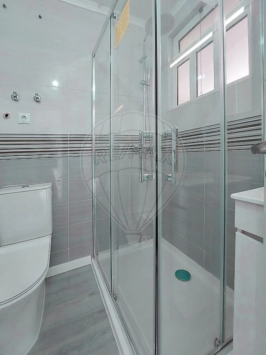 Apartamento T2 para Venda em Pontinha e Famões Foto 14