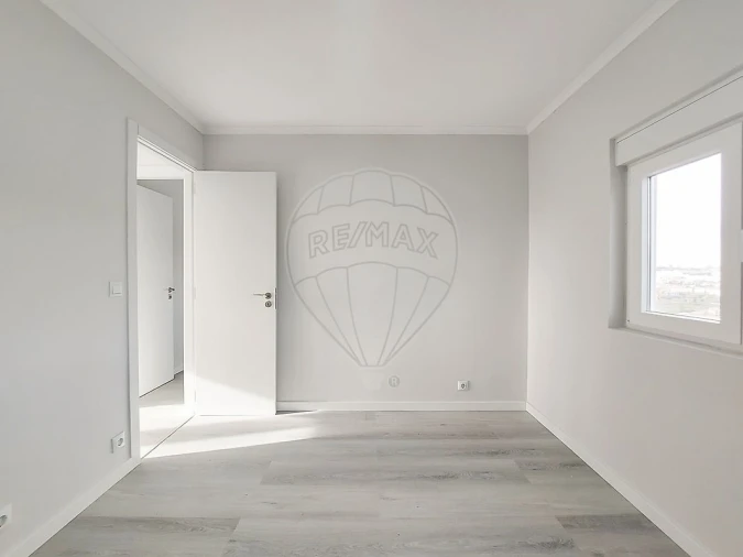 Apartamento T2 para Venda em Pontinha e Famões Foto 11