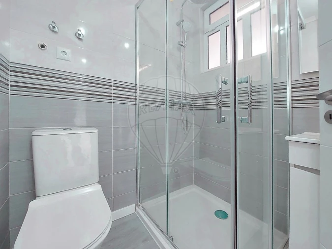 Apartamento T2 para Venda em Pontinha e Famões Foto 3