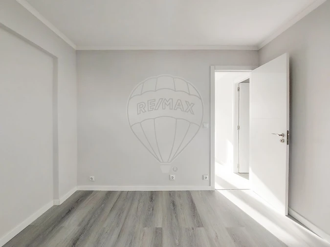 Apartamento T2 para Venda em Pontinha e Famões Foto 4