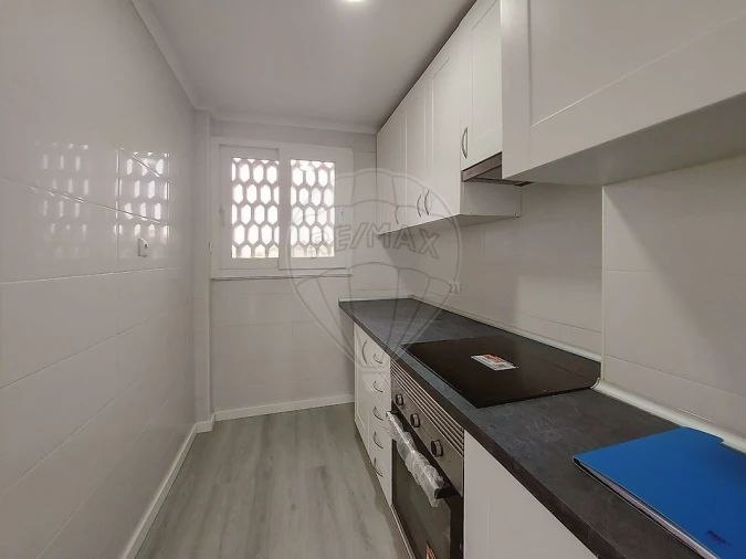 Apartamento T2 para Venda em Pontinha e Famões Foto 8