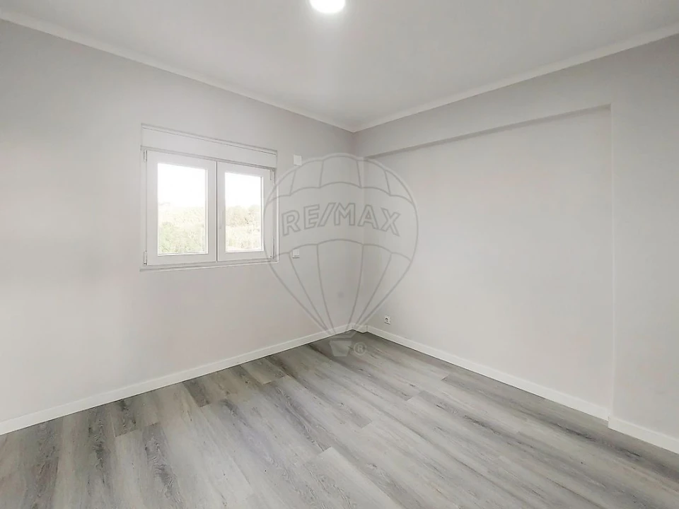 Apartamento T2 para Venda em Pontinha e Famões Foto 18