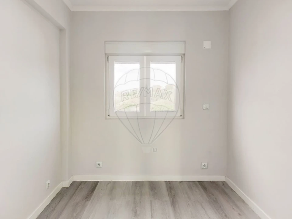 Apartamento T2 para Venda em Pontinha e Famões Foto 15