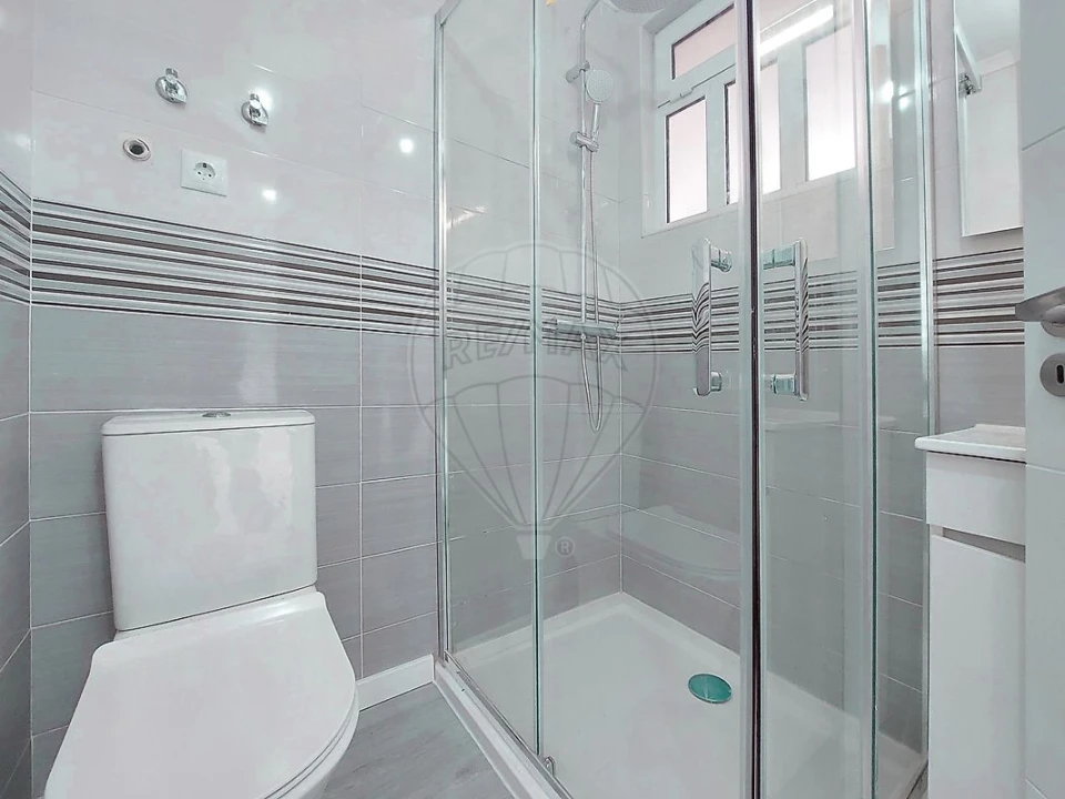 Apartamento T2 para Venda em Pontinha e Famões Foto 3