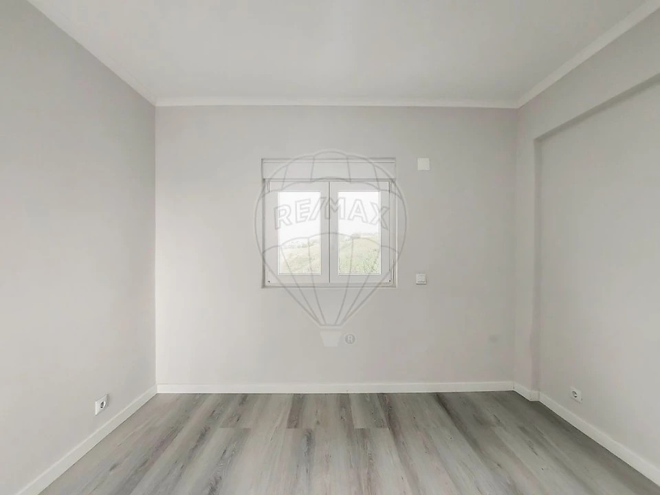 Apartamento T2 para Venda em Pontinha e Famões Foto 12