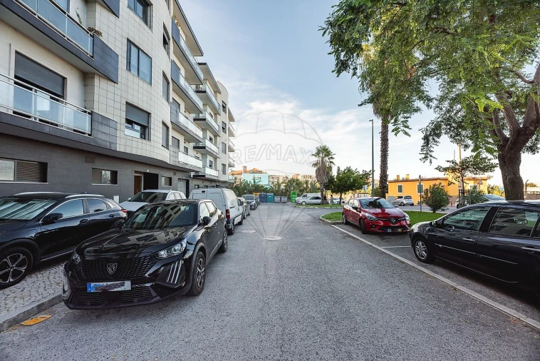 Apartamento T2 para Venda em Póvoa de Santa Iria e Forte da Casa Foto 49