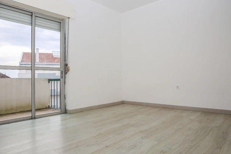 Apartamento T2 para Arrendamento em Sobral de Monte Agraço Foto 25