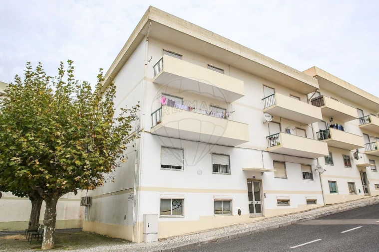 Apartamento T2 para Arrendamento em Sobral de Monte Agraço Foto 1