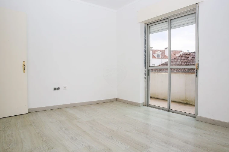 Apartamento T2 para Arrendamento em Sobral de Monte Agraço Foto 26