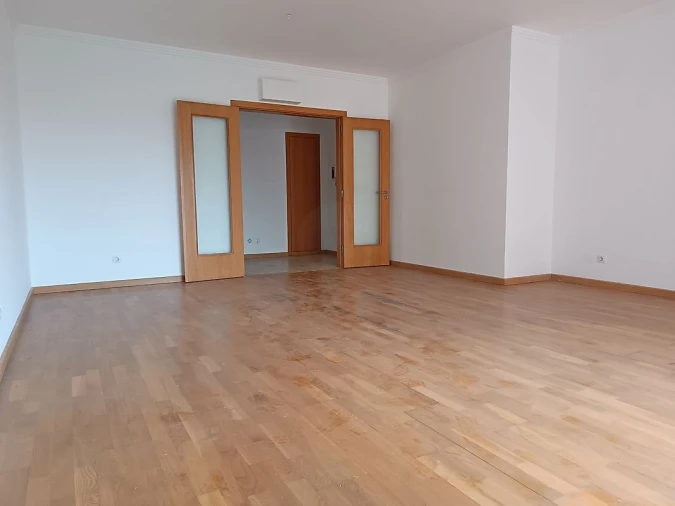 Apartamento T4 para Venda em Samora Correia Foto 5