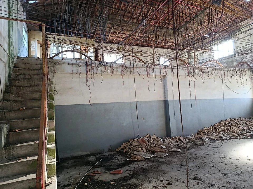 Armazém para Venda em Paços de Brandão Foto 11