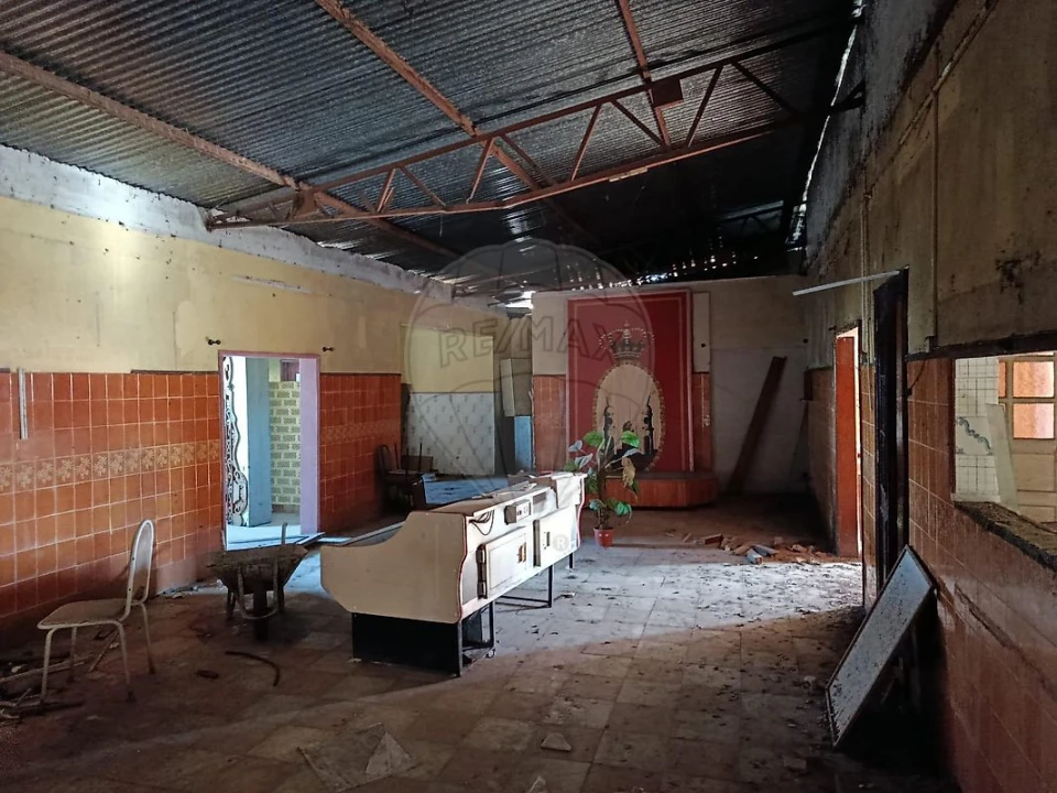 Armazém para Venda em Paços de Brandão Foto 7