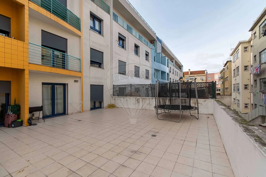 Apartamento T2 para Venda em Póvoa de Santo Adrião e Olival Basto Foto 29