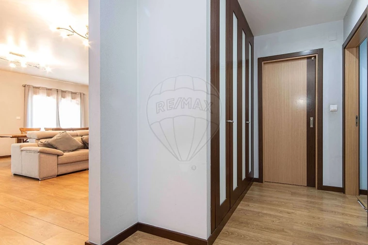 Apartamento T2 para Venda em Póvoa de Santo Adrião e Olival Basto Foto 3