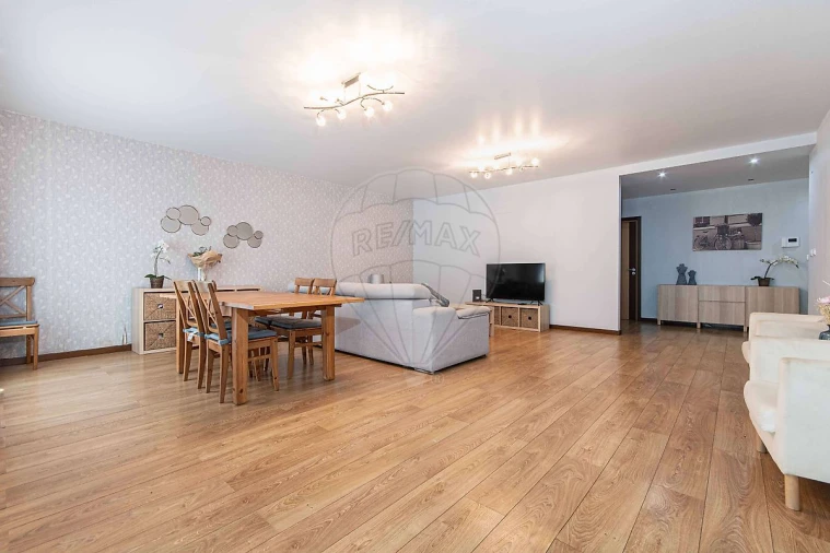 Apartamento T2 para Venda em Póvoa de Santo Adrião e Olival Basto Foto 9