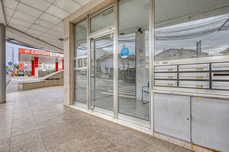 Apartamento T2 para Venda em Fânzeres e São Pedro da Cova Foto 3