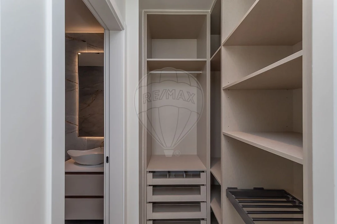 Moradia T4 para Venda em Rio de Mouro Foto 11