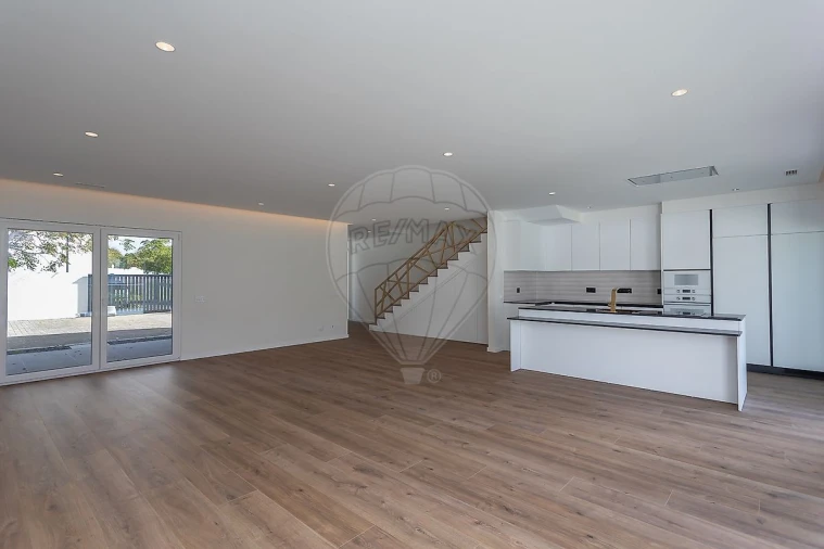 Moradia T4 para Venda em Rio de Mouro Foto 9