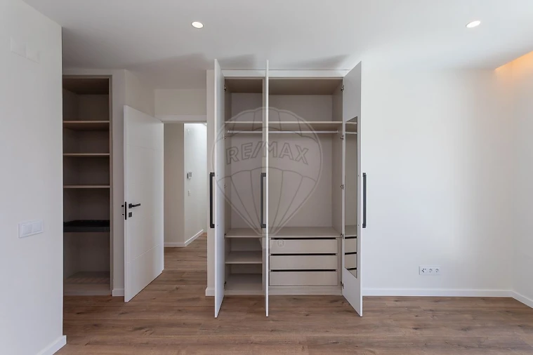 Moradia T4 para Venda em Rio de Mouro Foto 13