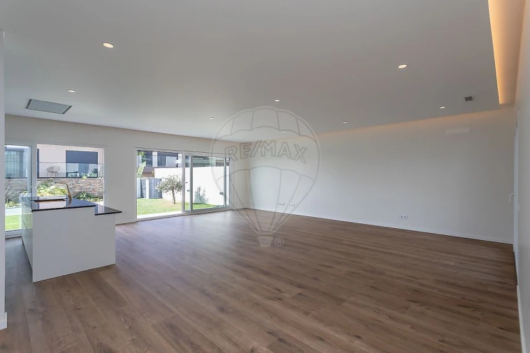 Moradia T4 para Venda em Rio de Mouro Foto 5