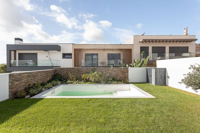 Moradia T4 para Venda em Rio de Mouro Foto 17