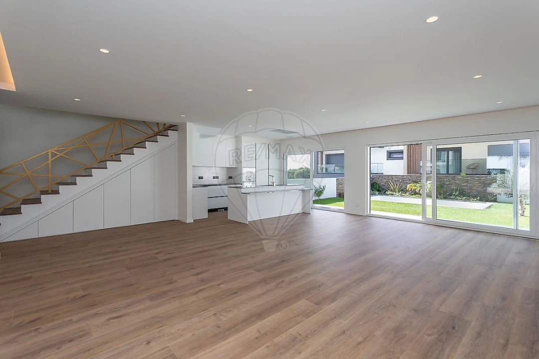 Moradia T4 para Venda em Rio de Mouro Foto 4