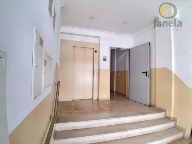 Apartamento T2 para Venda em Faro (Sé e São Pedro) Foto 6