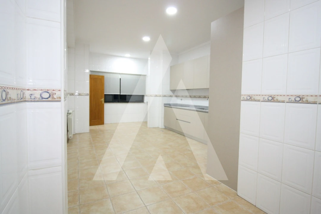 Apartamento T3 para Venda em Nelas Foto 3