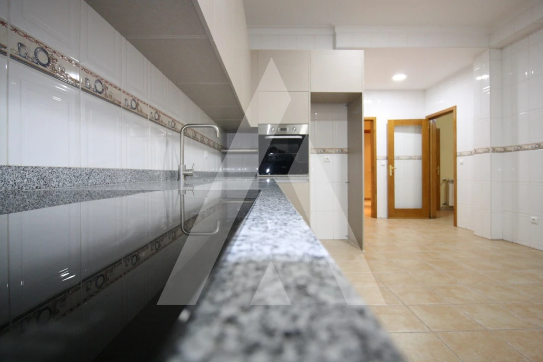 Apartamento T3 para Venda em Nelas Foto 4