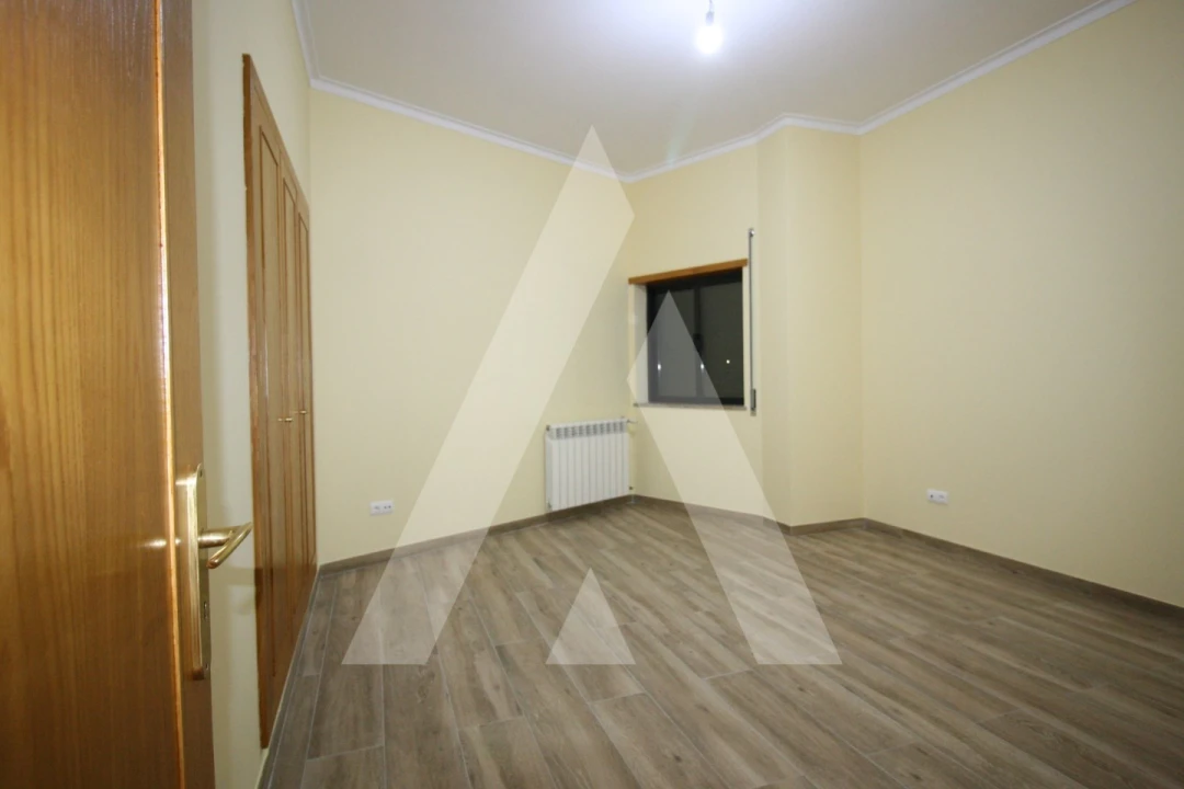 Apartamento T3 para Venda em Nelas Foto 11