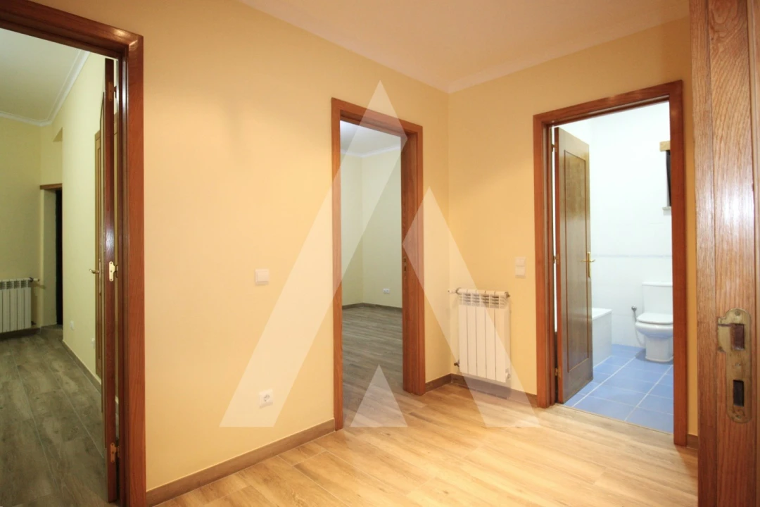 Apartamento T3 para Venda em Nelas Foto 8