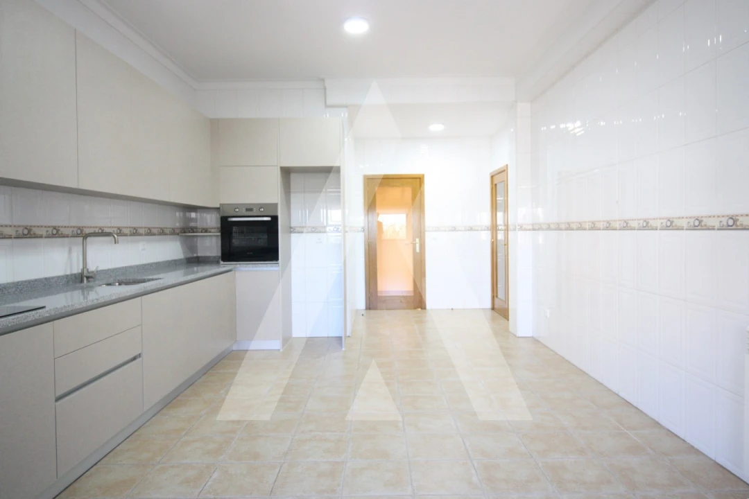 Apartamento T3 para Venda em Nelas Foto 2