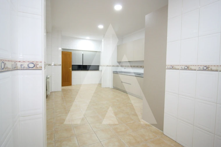 Apartamento T3 para Venda em Nelas Foto 3