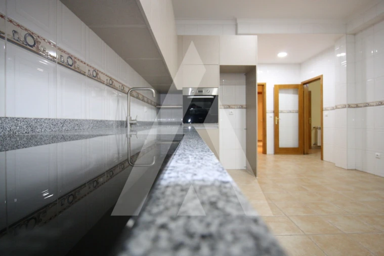 Apartamento T3 para Venda em Nelas Foto 4