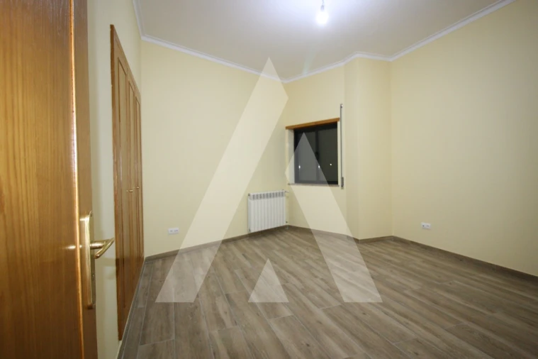 Apartamento T3 para Venda em Nelas Foto 11