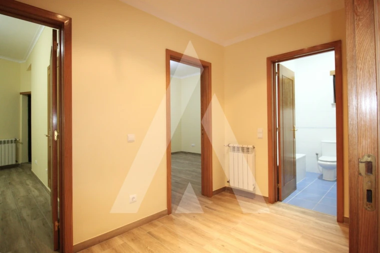 Apartamento T3 para Venda em Nelas Foto 8